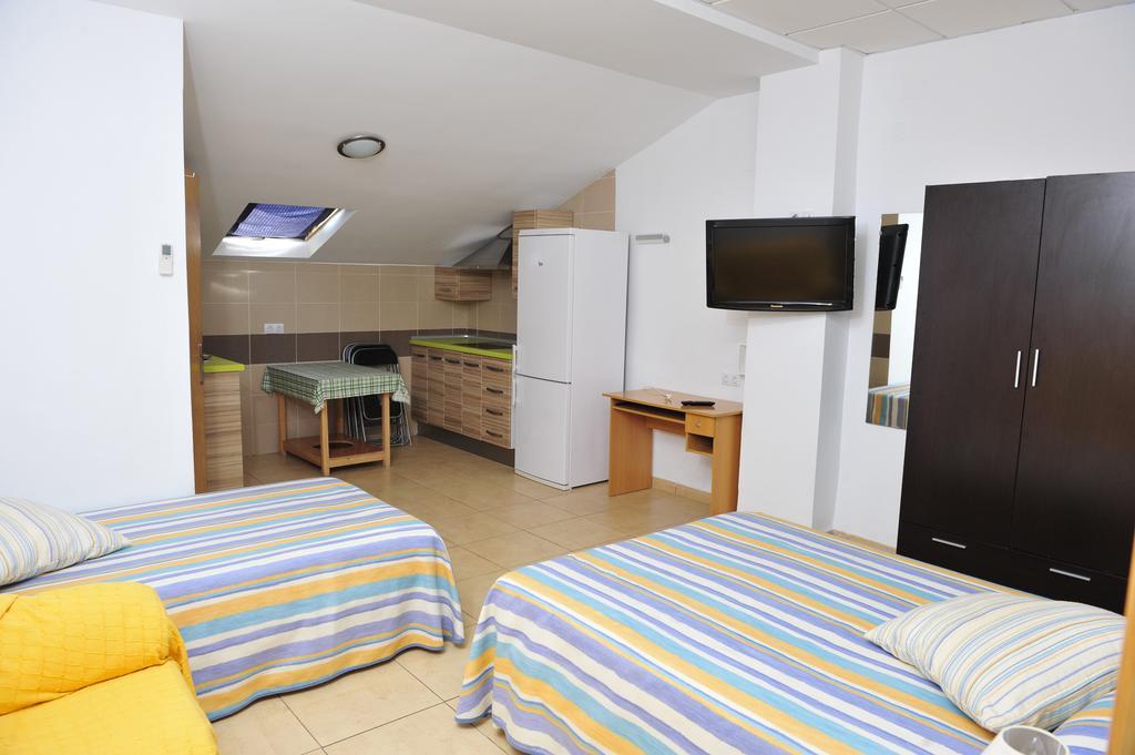 Hostal Via Del Caminante Madrigalejo Ngoại thất bức ảnh