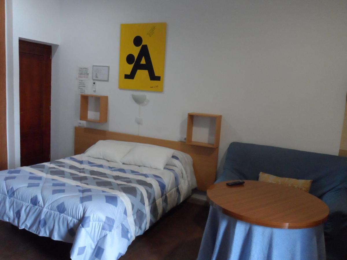 Hostal Via Del Caminante Madrigalejo Ngoại thất bức ảnh